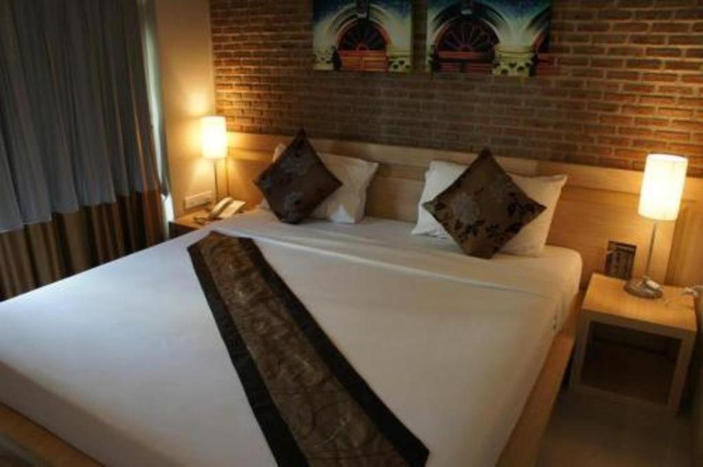 Chinotel Phuket Exterior photo